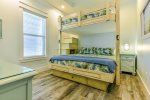 Queen over King bunk room, 3rd floor, with en-suite, street view
