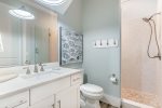 Ground floor shared en-suite