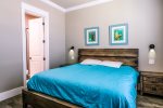King bedroom with en suite located on the 3rd floor, street side
