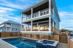No Rain is a 6 bedroom, 6 full and 2 half bathroom home, sleeping 18 guests.