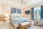 King bedroom with with ensuite. 