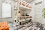 Queen over Queen bunk bed room with en-suite. 