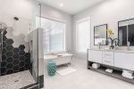 3rd Floor King Master En-Suite