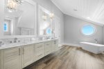 4th Floor Beachfront King Master Ensuite With Soaking Tub