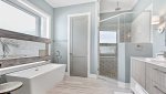 King master en-suite bathroom with soaking tub