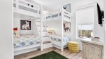 2nd floor bunk room / Twin/Twin and Queen/Queen