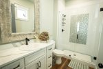 2nd Floor King Room, Beach View Bathroom