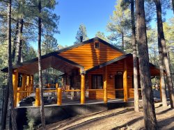 Cowboy Cabin in the cool White Mountain Pine Trees