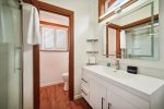 upstairs bathroom at Endless Views