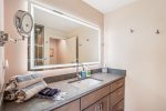 bathroom suite attached to the 3rd bedroom at Oak Street House