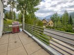 Lower Level Deck W/Grill 