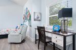 Living room - Desk