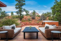 STUNNING THUNDER MOUNTAIN VIEWS** - LUXURY SPA, MODERN STYLE IN WEST SEDONA - Carol Canyon - S071