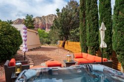 Private Hot Tub! Gorgeous Updated Home with Private Casita! Sleeps 8 Comfortably! - Quail Hollow - S103