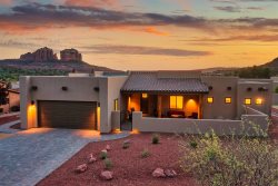 New & Luxurious 3 Bedroom Retreat Close to the Chapel of the Holy Cross, Red Rock Views!