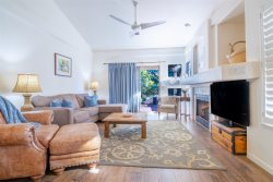 Sweet Serenity Shabby Chic Condo, Newly Renovated! Located in the Heart of Sedona! Peaceful Desert Poppy - S048