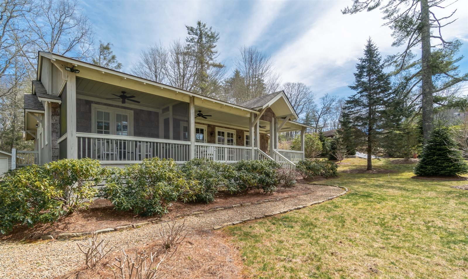 Highlands, NC Vacation Rental Harris Lakeside Cottage