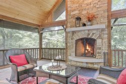 *NEW* Incredible Outdoor Living Space with Fireplace