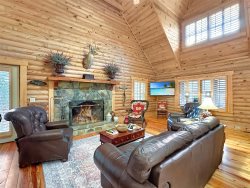 Hickory Hills Cabin - Pet Friendly, Lake Sequoyah Views Minutes from Downtown