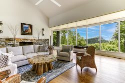 Big Bear Pen - Gorgeous Contemporary Home with Spectacular Views of Whiteside Mountain