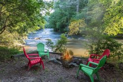 Rushing River Lodge - Backyard Whitewater Adventure!