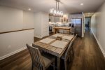 dining area seats 6