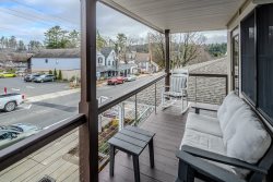 BR Walkabout B --Steps to Main Street restaurants, shopping and the park!  2023 Renovation--apartment sleeps 6