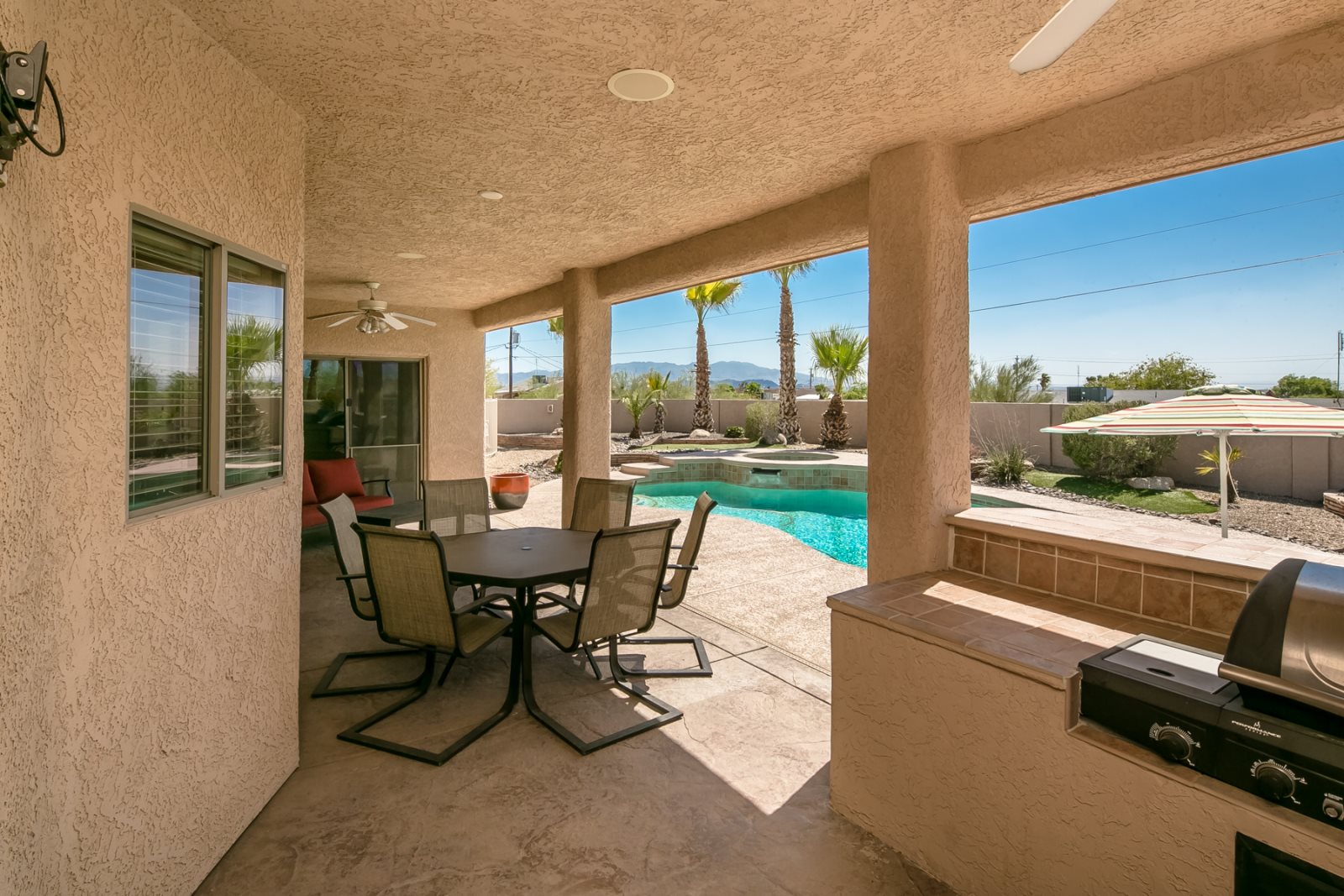 MIDTOWN RETREAT 3 BEDROOM 2 BATH POOL/SPA DOWNTOWN LAKE HAVASU