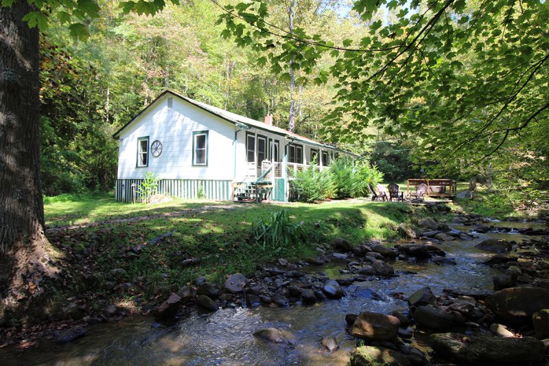 Three Bedroom Fishing Cottage On The Creek In Bryson City Nc