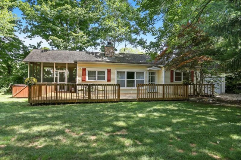 Red Bird Cottage 3 Bedroom 2 Bathroom Cottage In Union Pier Mi
