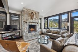 Stunning Whitefish Ski-in Ski-out Luxury Townhouse with Hot Tub!