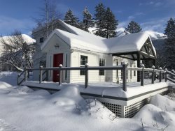 Lake Blaine Lake House - Beautiful home with Mountain & Lake Views, Minutes to Glacier!