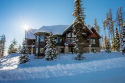 Ridge Top Chalet - Beautiful Stand-alone Big Mountain Ski Home! Private Hot Tub and Sleeps 14!