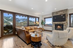 Big Mountain Haus - The ultimate Big Mountain Ski-in/out House!! 7BD 5.5BA w/ hot tub & sauna! 