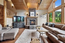 Good Medicine Ski Haus - Comes with 2018 Toyota 4-Runner for September & November Stays!