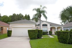 This beautiful and comfortable 3 bedroom and 2 bathroom home is located in the exclusive Golf Course community of Ridgewood Lakes in Davenport