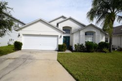 Retreat to this lovely water front villa! Easy acces to Orlando/Tampa attractions. Close to all the excitement with the quiet comfort of home. 