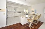 3-Seat Breakfast Bar.