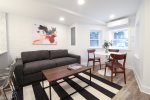 On DC’s Doorstep! Family Friendly 2 bed Cap Hill Apt!