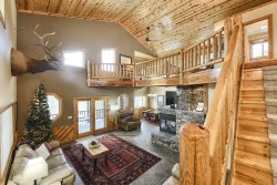 Grand View Lodge - Panoramic View, Pool Table, Hot tub, Gas Fire Pit 