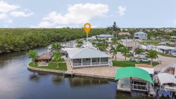 2/2 REEL PARADISE! SO MUCH WATERFRONT AMAZING VIEW HOME BOAT LIFT INCLUDED! 
