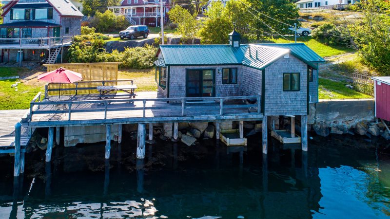 Adorable Oceanfront Cottage