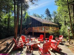PineCrest372-VERY PRIVATE WITH A STREAM RUNNING THROUGH THE BACKYARD !!!