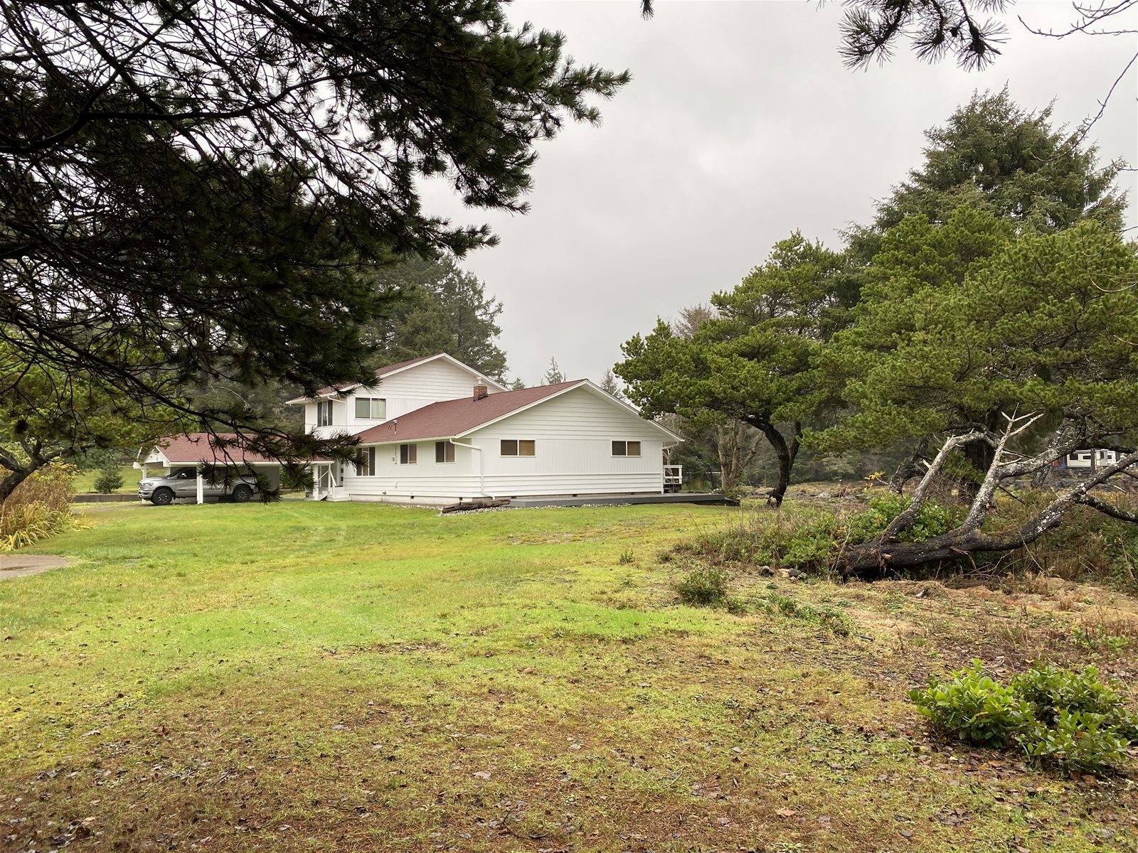 Joe Creek Inn- Unique Home