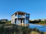 Bayview Beach House - Beautiful Custom-Built Home 