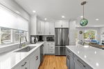 Oversized prep island, perfect for shared meals and entertaining guests.