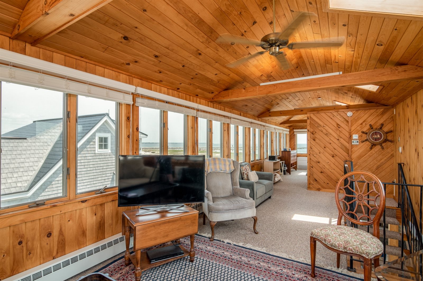 4 Bedroom Ocean front vacation home has early season and late season