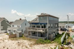 The Tranquility Base - 4 Bedroom Beachfront Estate on Wells Beach