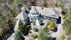 The Royal Suite at Ogunquit's Treetop Home