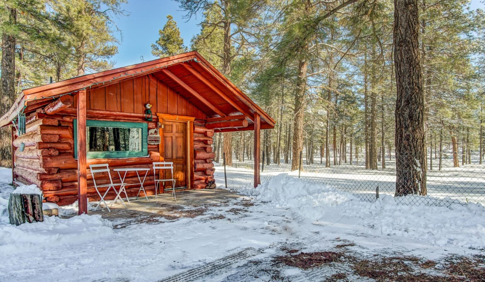 Little One Bedroom Log Cabin